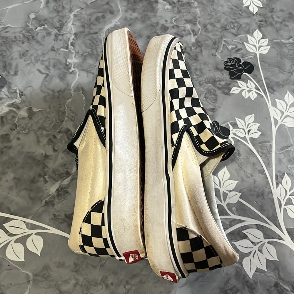 Checkerboard Vans slip on - Picture 4 of 7